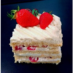 MISS MARIE Strawberry Shortcake  (4 to 6 servings)