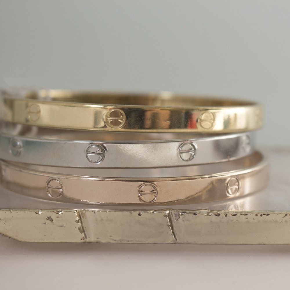 AV Nailhead Bangle - Boutique Joycé