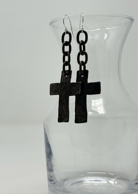DW Gunmetal Hammered Cross Earring