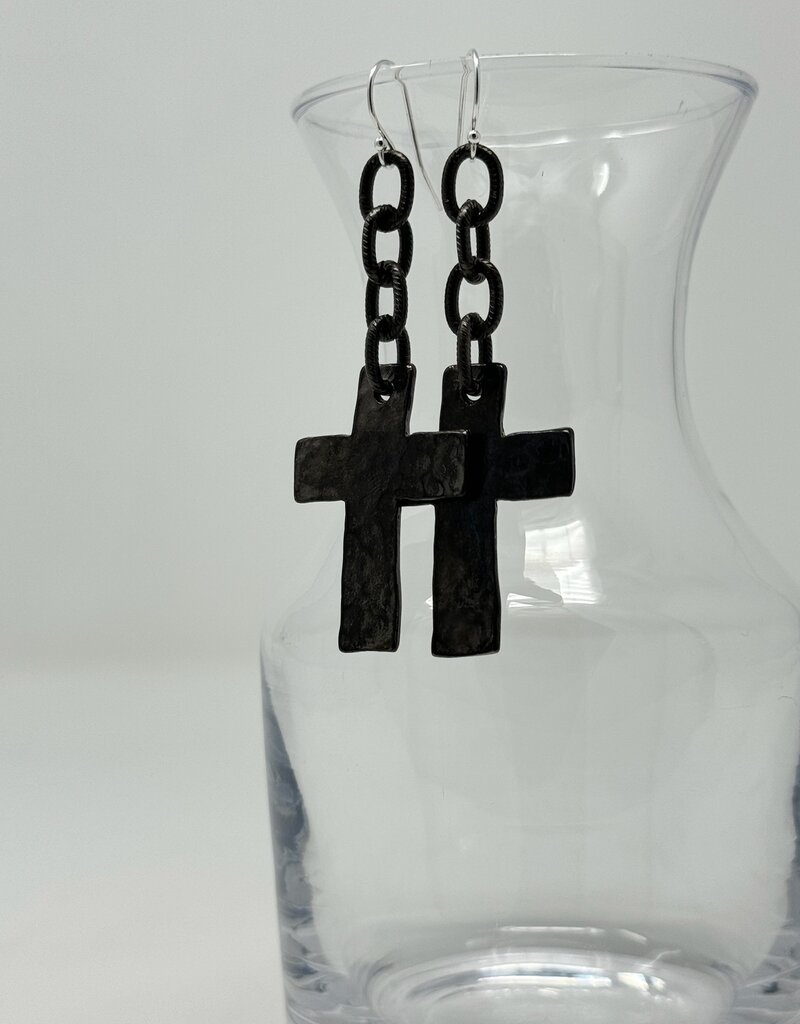 DW Gunmetal Hammered Cross Earring