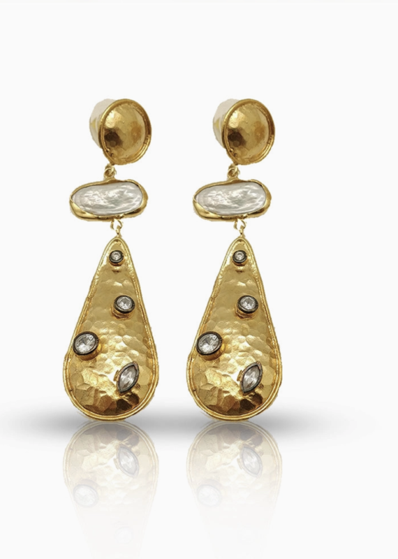 Zeyzey Zeyzey Pearl & Diamond Hammered Dangling Earring