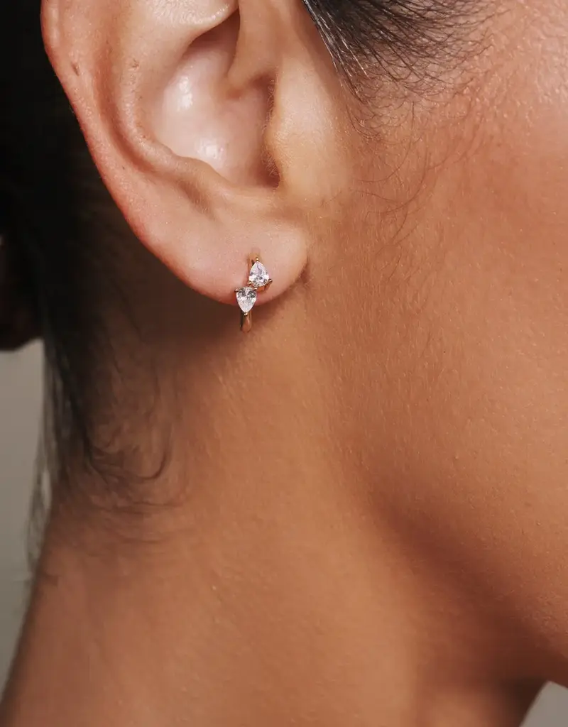 Lili Claspe Bryn Huggies Earrings