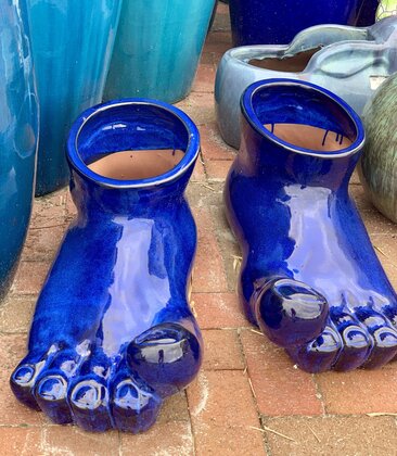 BIG FEET PLANTERS