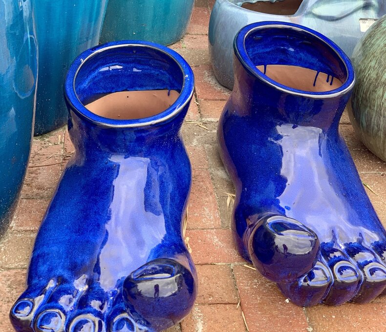 BIG FEET PLANTERS