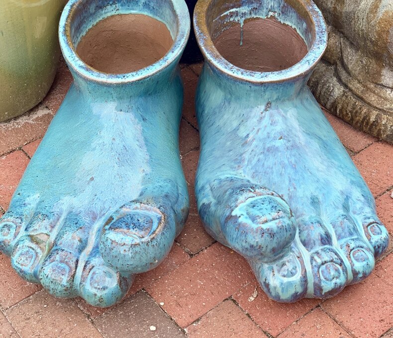 BIG FEET PLANTERS