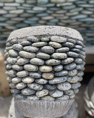 https://cdn.shoplightspeed.com/shops/632935/files/33949711/400x500x1/sarasota-decor-pebble-planter-xsmall-s.jpg