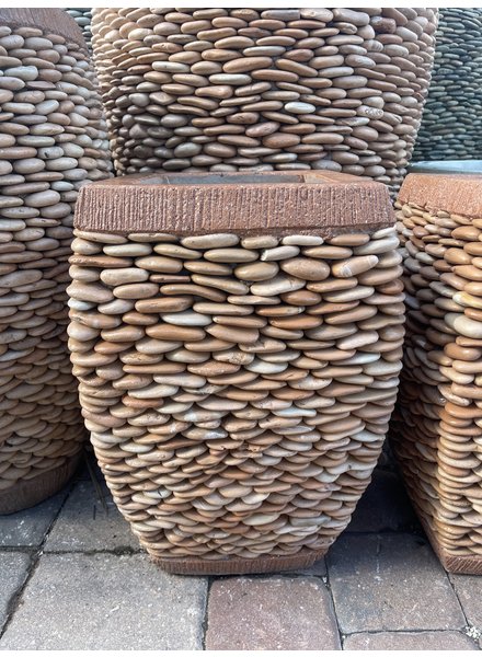 https://cdn.shoplightspeed.com/shops/632935/files/51864083/440x600x2/milan-tall-rounded-square-pebble-planter-small-r.jpg