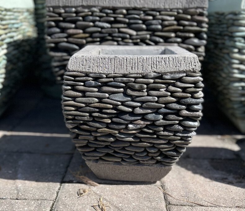Short Rounded Square Pebble Planter XS N