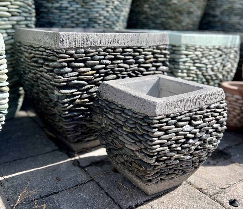 Short Rounded Square Pebble Planter XS N