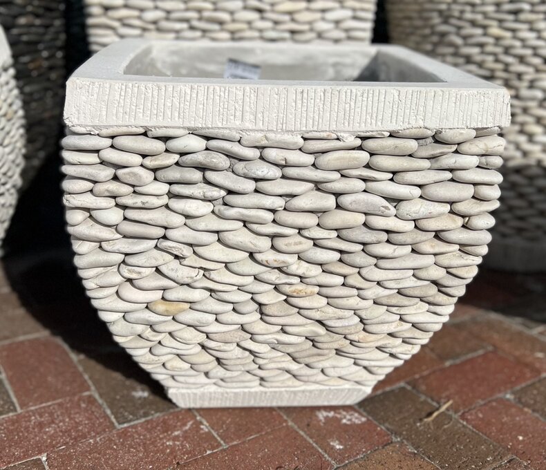 Short Rounded Pebble Square Small W