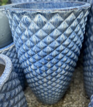 Premium Lyon Diamond Planter Medium FB