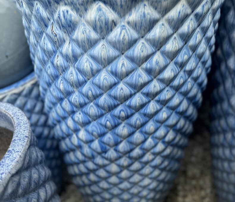 Premium Lyon Diamond Planter Medium FB