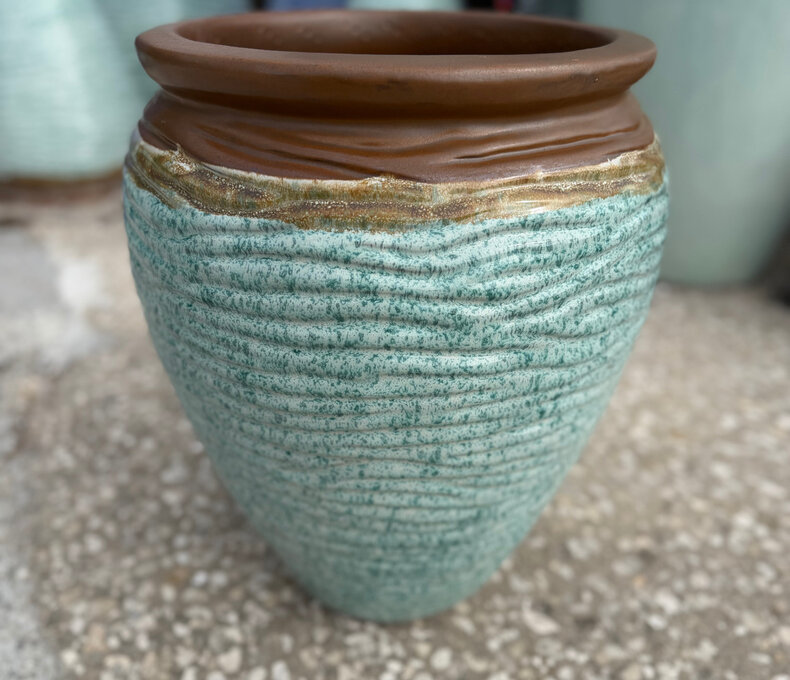 Premium Prague Planter Medium ARMB