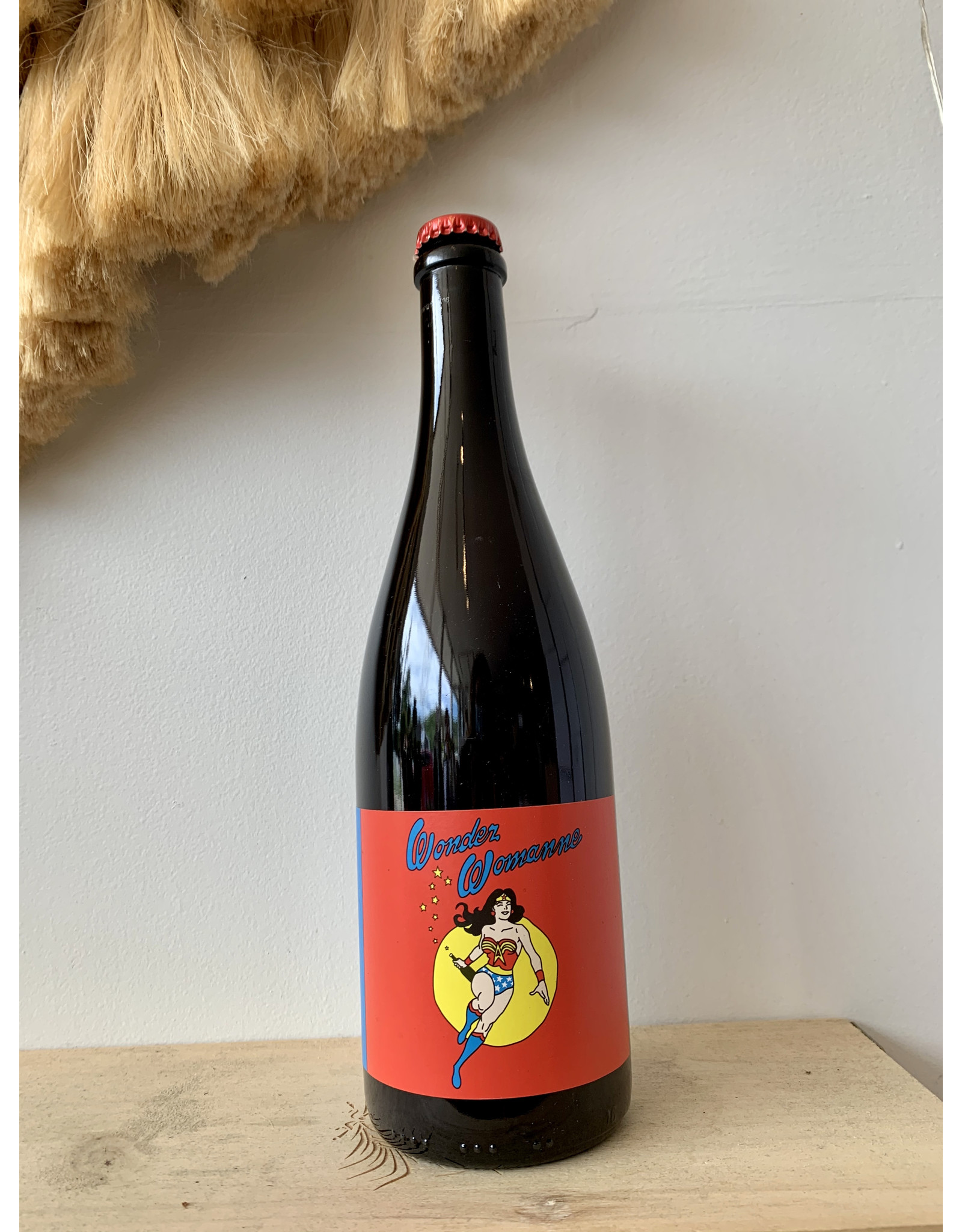 Autour de L'Anne Wonder Womanne VDF Sparkling Rose 2022