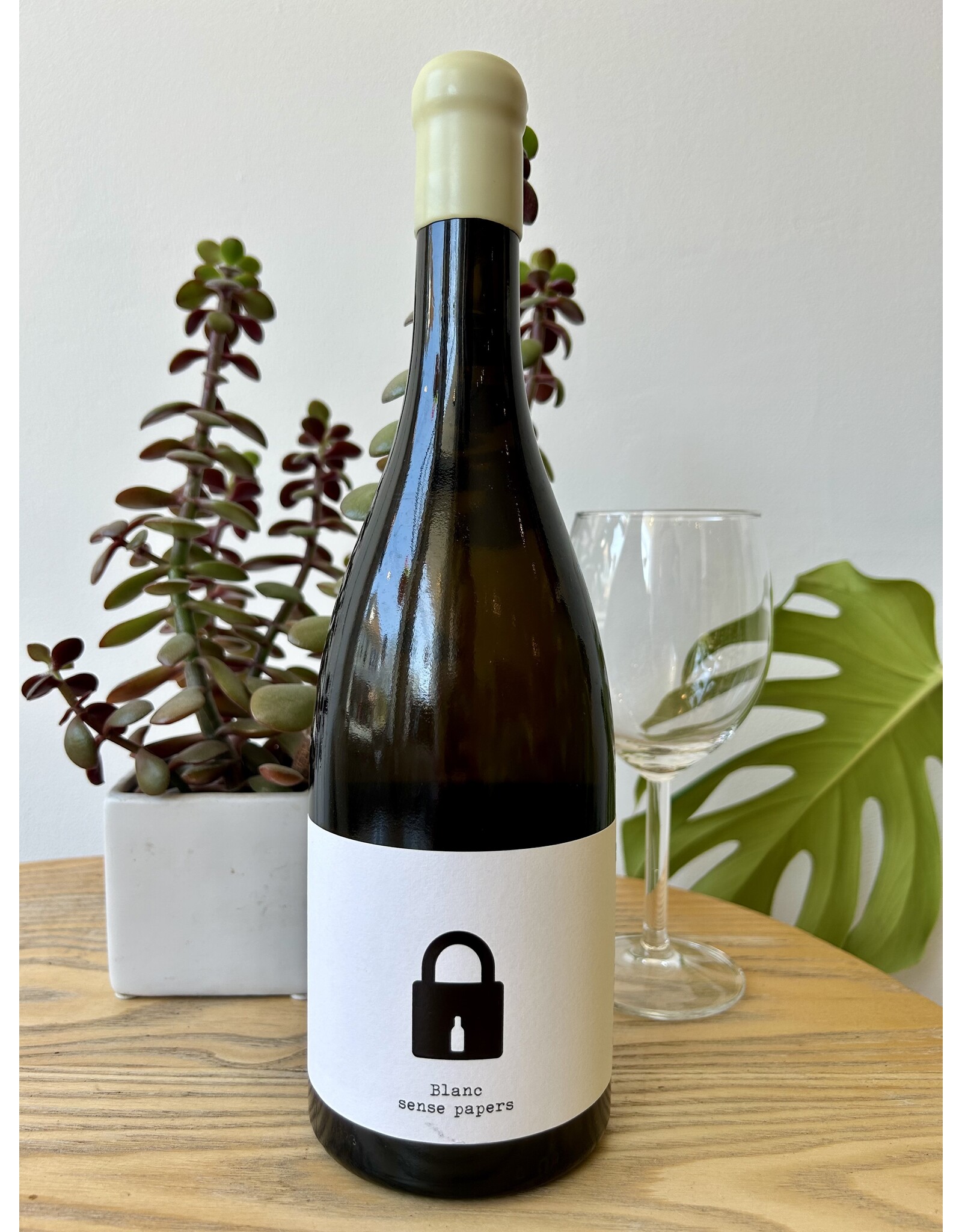 Bodega Clandestina Blanc “Sense Papers” 2023