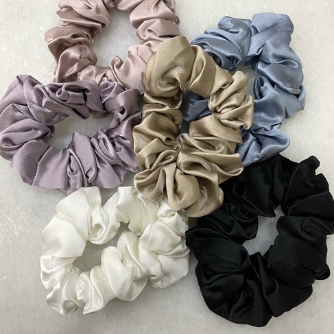 Medium Mulberry Silk Scrunchie