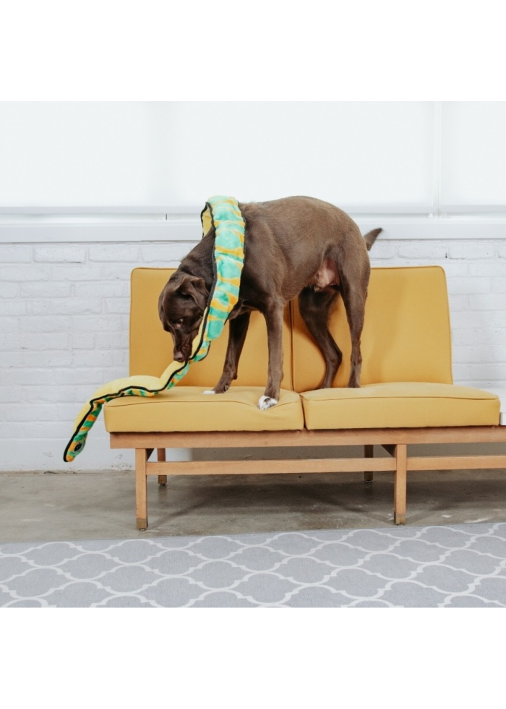 Outward Hound INVINCIBLE SNAKE GINORMOUS