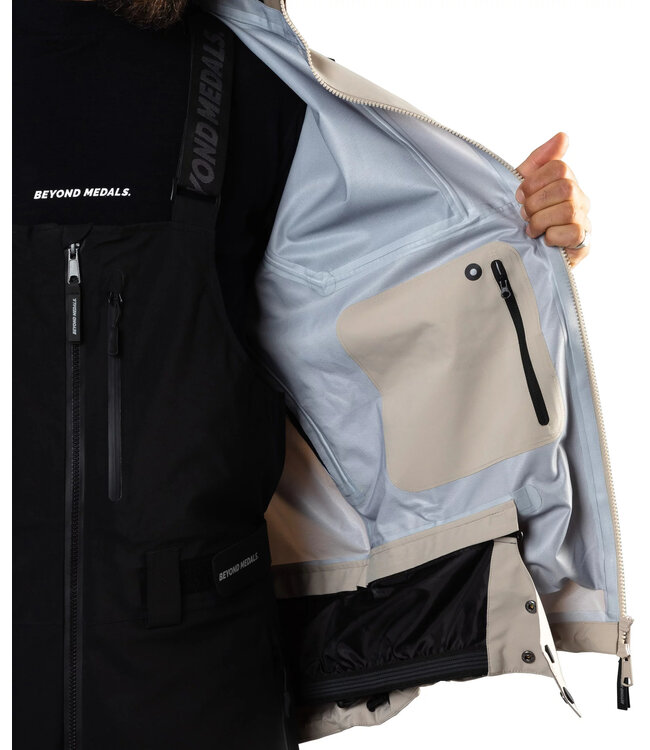 BEYOND MEDALS TECH JACKET LIGHT BEIGE 2025