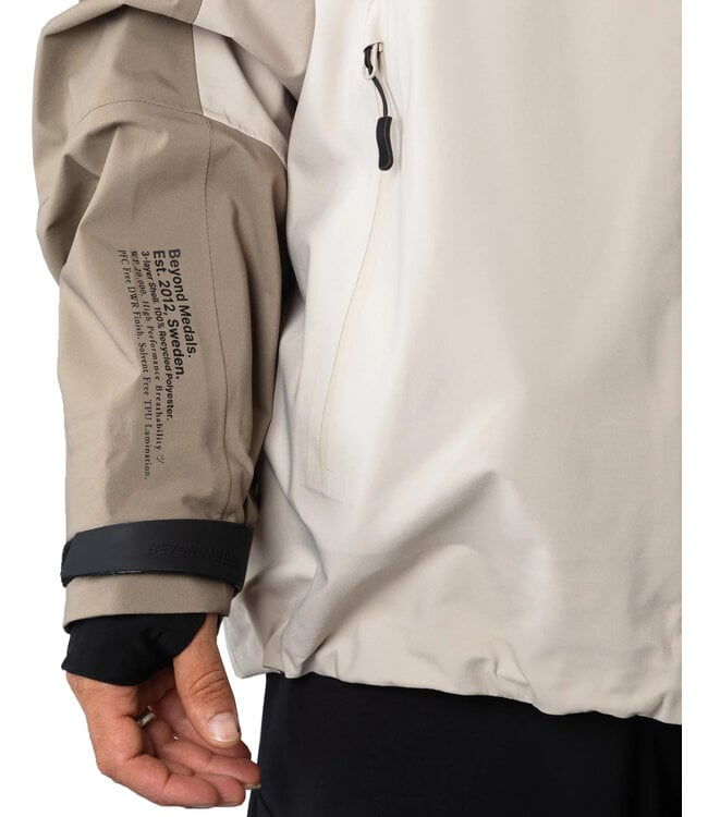 BEYOND MEDALS TECH JACKET LIGHT BEIGE 2025