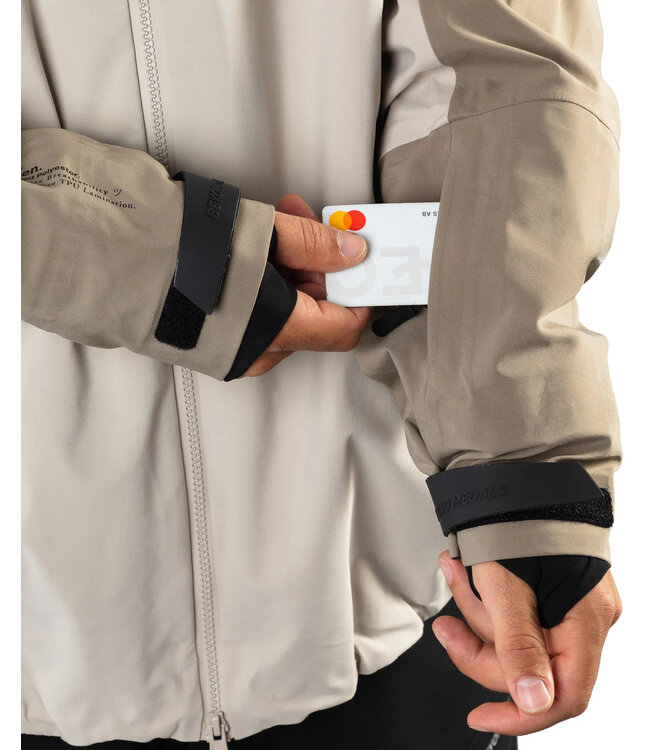 BEYOND MEDALS TECH JACKET LIGHT BEIGE 2025
