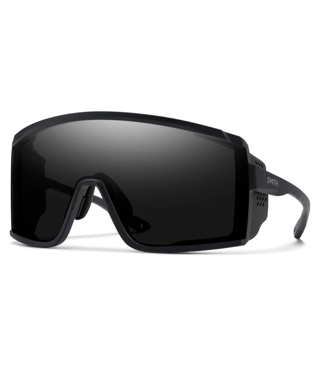SMITH PURSUIT MATTE BLACK SUNGLASSES W/ PC CHROMAPOP BLACK