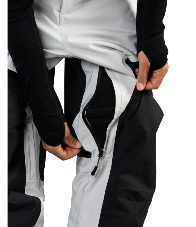 BEYOND MEDALS ZIP PANT 2L GREY 2026