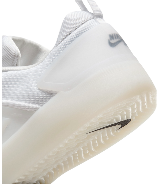 NIKE SB MENS ZOOM NYJAH 4 SHOES WHITE/BLACK