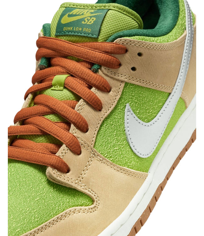 NIKE SB DUNK LOW PRO WC SHOE (200) SESAME/METALLIC SILVER PEAR