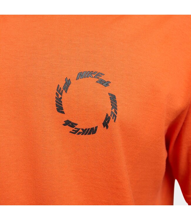 NIKE SB MENS WHEEL SHORT SLEEVE TEE (819) ORANGE