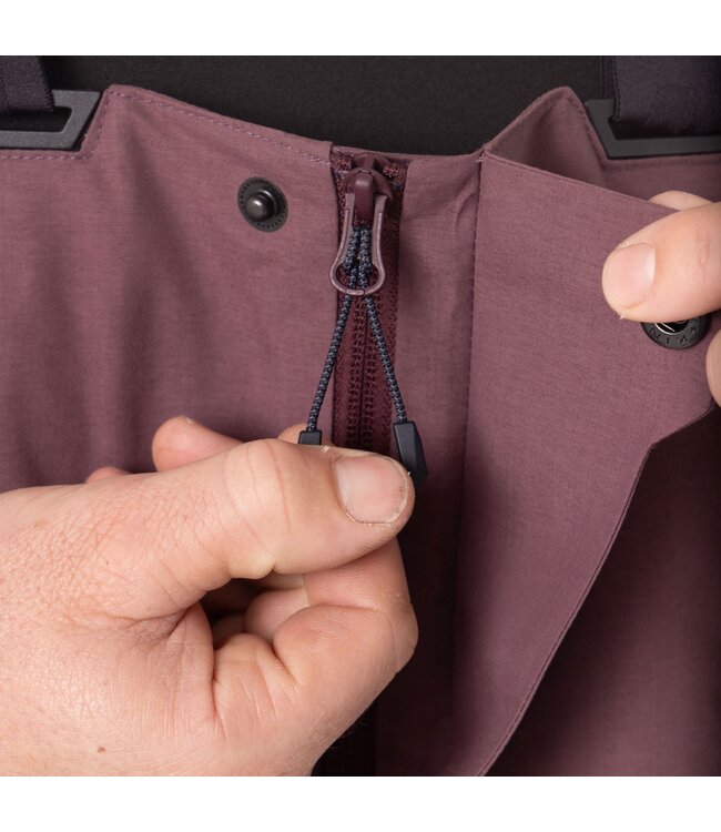 DAKINE RED GERARD BEACON BIB (HBY) HUCKLEBERRY 2026