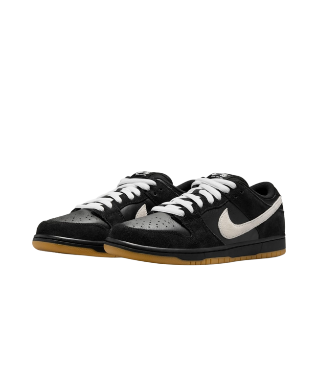 NIKE SB DUNK LOW PRO SHOE (003) BLACK/WHITE-BLACK-GUM LIGHT BROWN