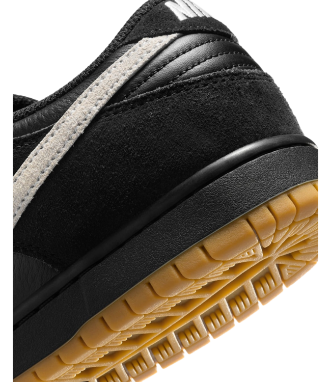 NIKE SB DUNK LOW PRO SHOE (003) BLACK/WHITE-BLACK-GUM LIGHT BROWN