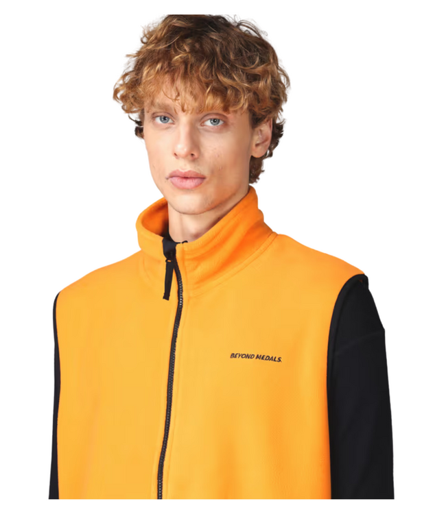 BEYOND MEDALS FLEECE VEST ORANGE 2025