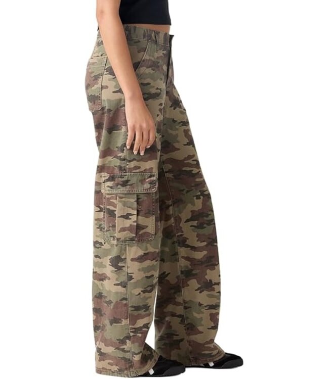 LEVIS WOMENS SUPERLOW LOOSE CARGO PANTS (005) WALLER CAMO