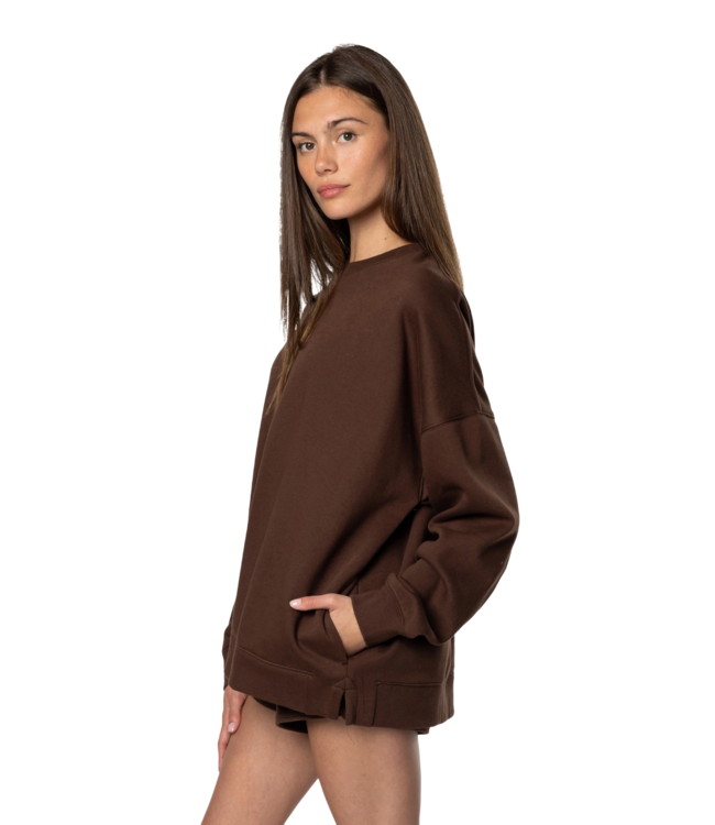TEAMLTD WOMENS OVERSIZED CREW SWEATER DARK BROWN