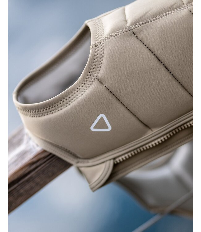 FOLLOW WOMENS CORP VEST SAND 2026