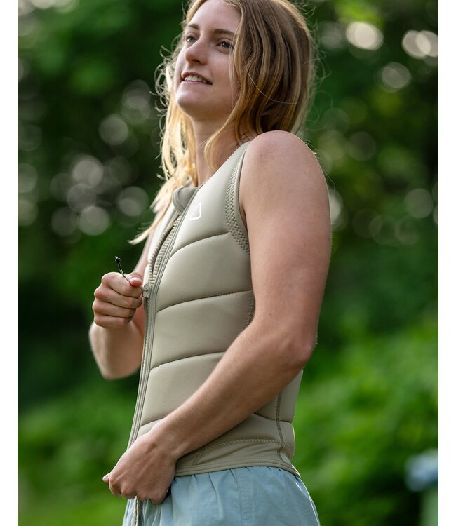 FOLLOW WOMENS CORP VEST SAND 2026