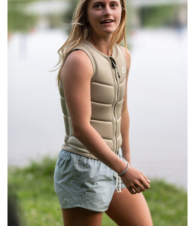 FOLLOW WOMENS CORP VEST SAND 2026