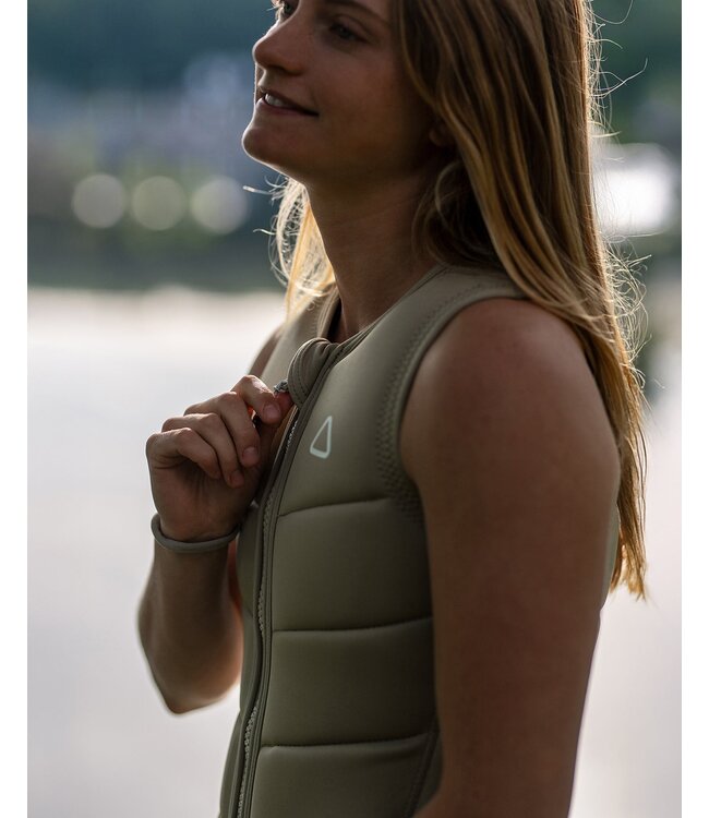 FOLLOW WOMENS CORP VEST SAND 2026