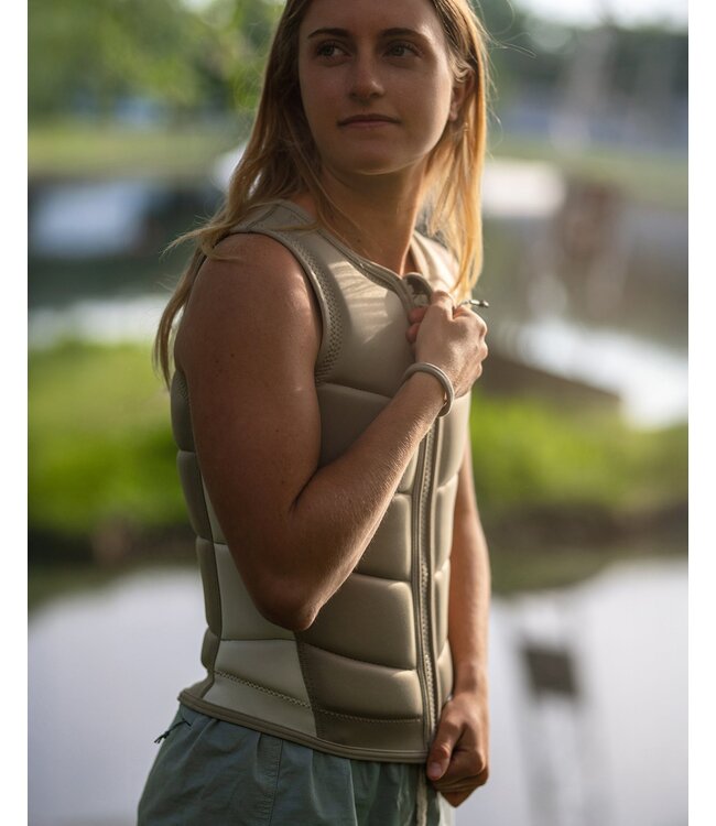 FOLLOW WOMENS CORP VEST SAND 2026