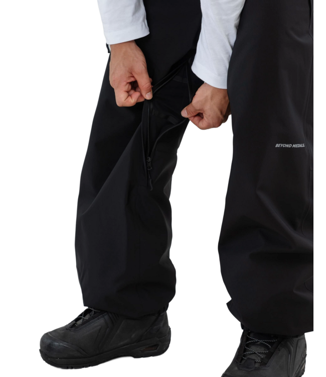 BEYOND MEDALS X PANT BLACK 2026