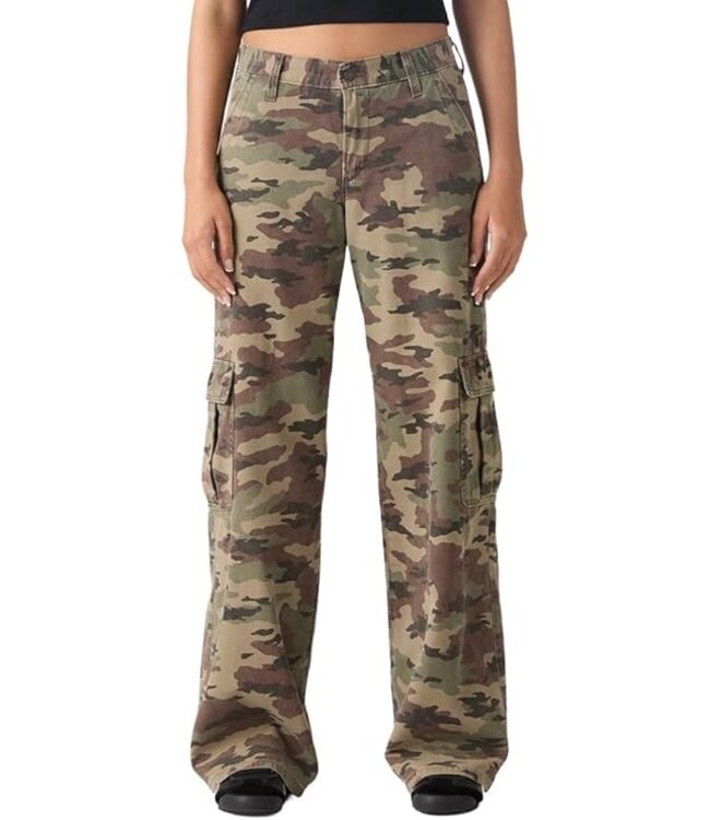 LEVIS WOMENS SUPERLOW LOOSE CARGO PANTS (005) WALLER CAMO