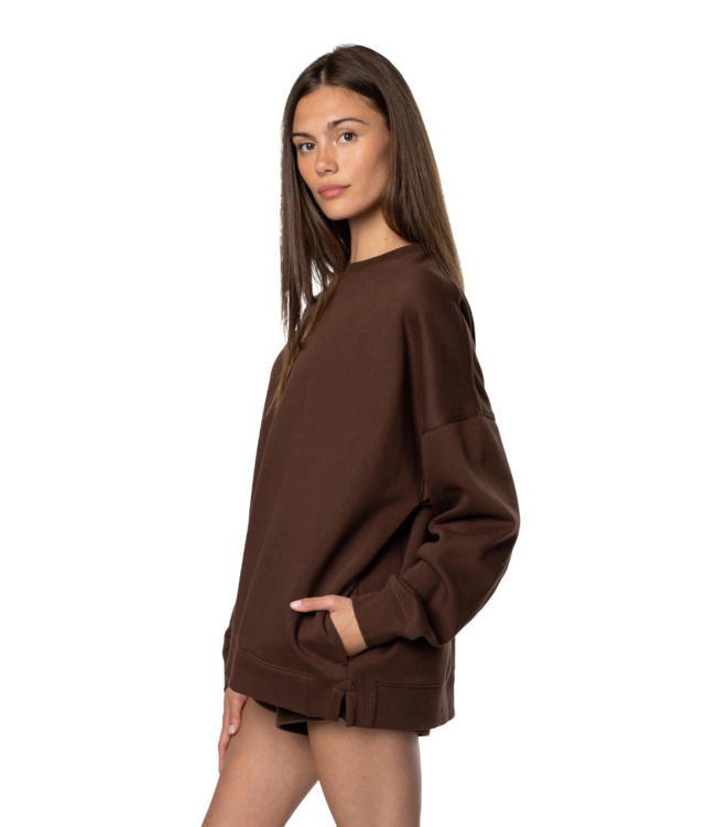 TEAMLTD WOMENS OVERSIZED CREW SWEATER DARK BROWN