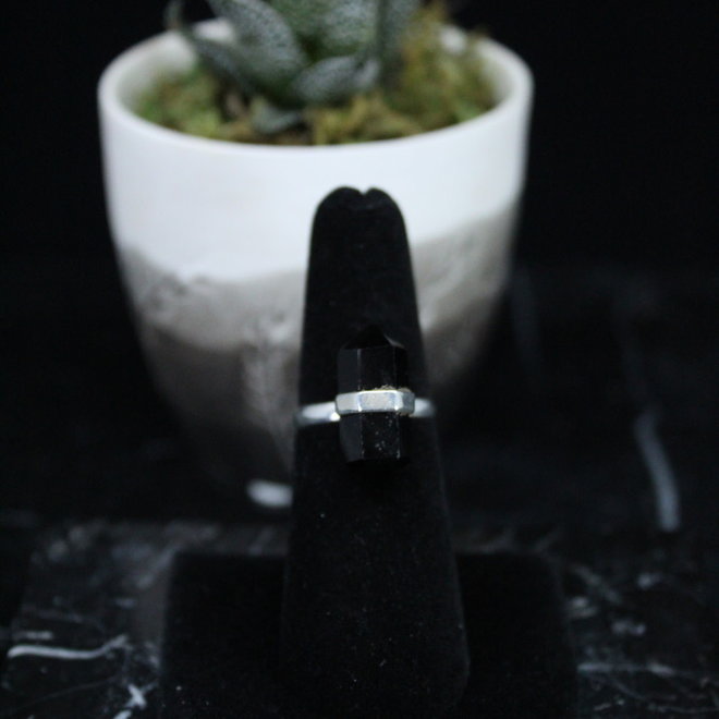 Black Onyx Ring - Size 6 - Sterling Silver Pointed