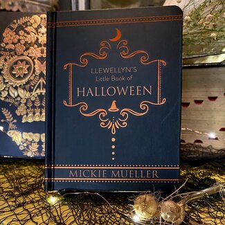 Llewellyn's Little Book of Halloween