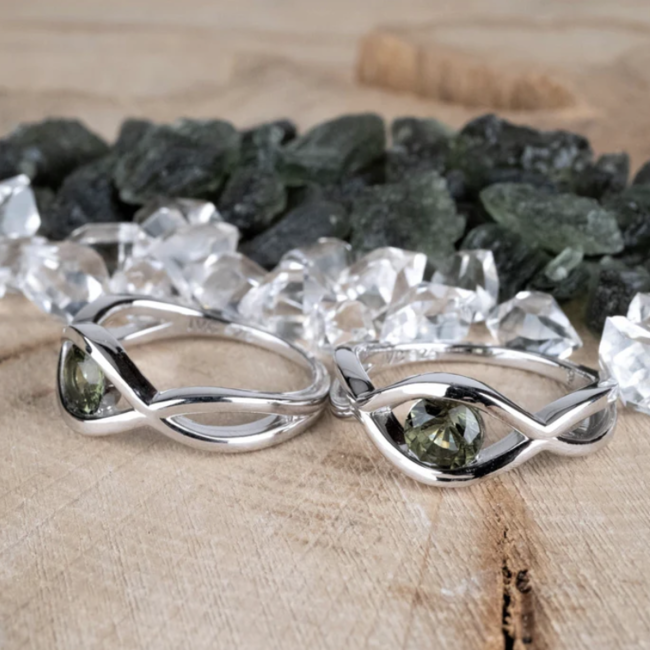 Moldavite Infinity Ring - Size 7 (Sterling Silver)