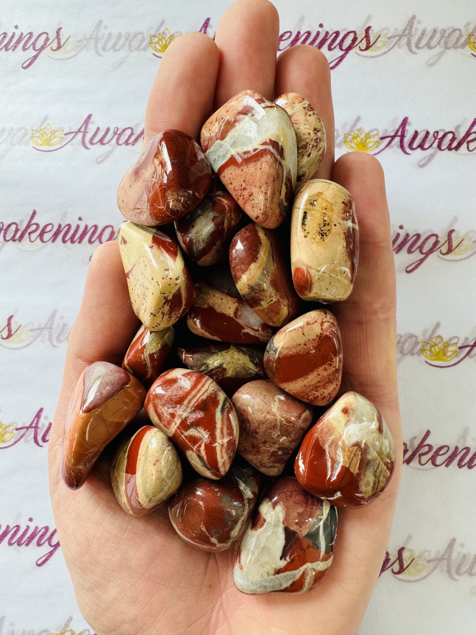 天然レッド・レインボー・ジャスパー　ダンブル115g Rainbow Red Jasper - Tumbled - Awakenings