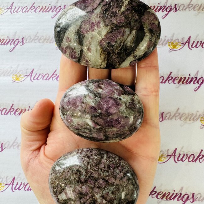 Red Spinel Palm Pillow Stone
