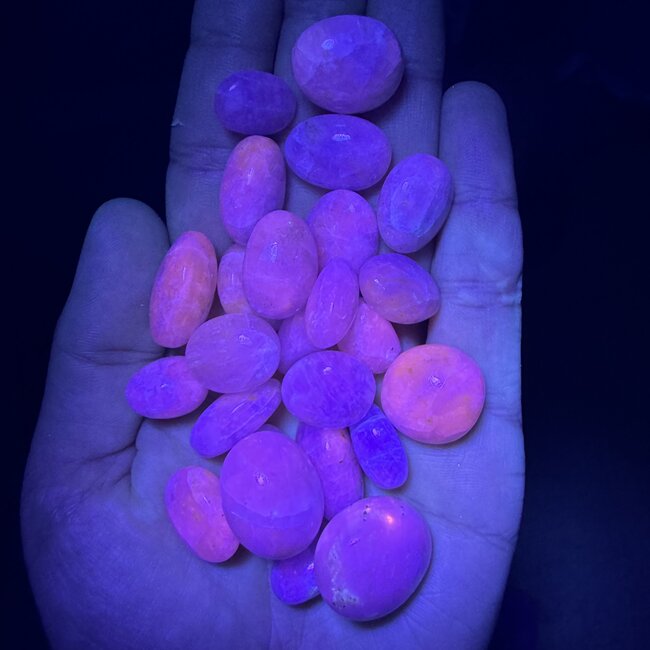 Hackmanite (AAA Grade) - Tumbled