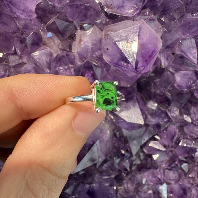 Maw Sit Sit Ring Size 6.75 - Faceted